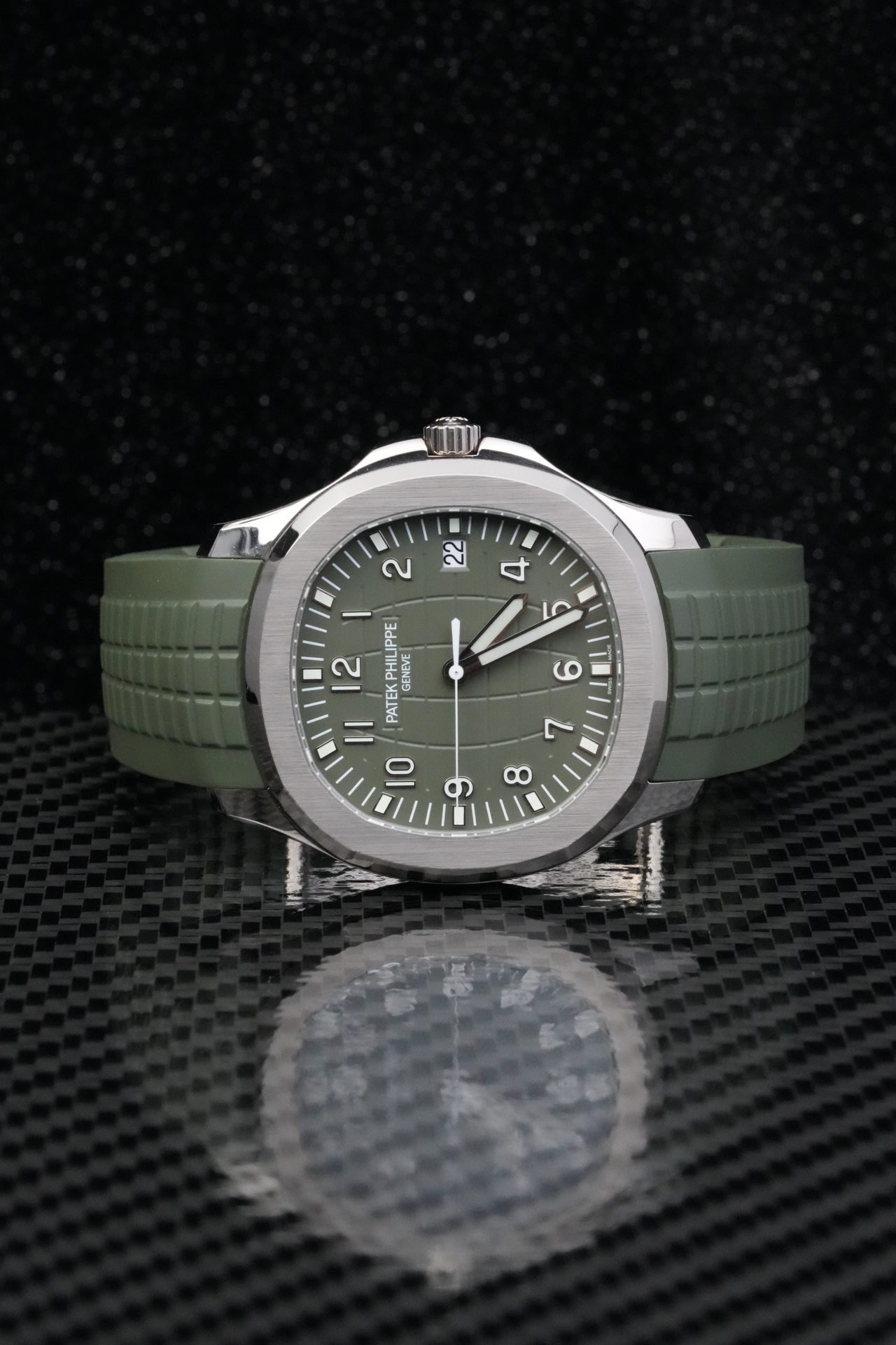 watch-1ea94bae1d56 百达翡丽 — Patek Philippe Aquanaut 5168G - Image 1